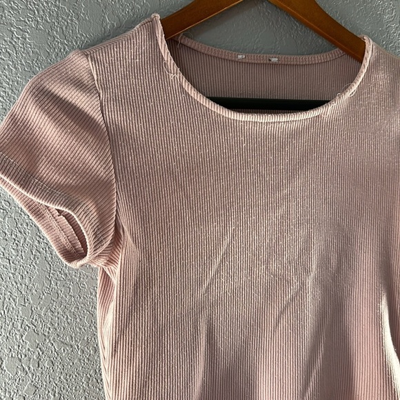 Princess Polly Classic Cropped Ribbed Tee in Light Pink - Picture 5 of 10